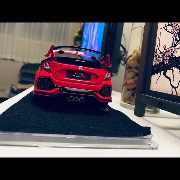 1:18  LCD RED HONDA CIVIC TYPE R DIECAST MODEL - Picture 3 of 11